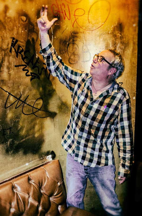 mike watt downstairs in the back room at 'king georg' in cologne, germany on october 28, 2016. photo by martin styblo. photo by martin styblo