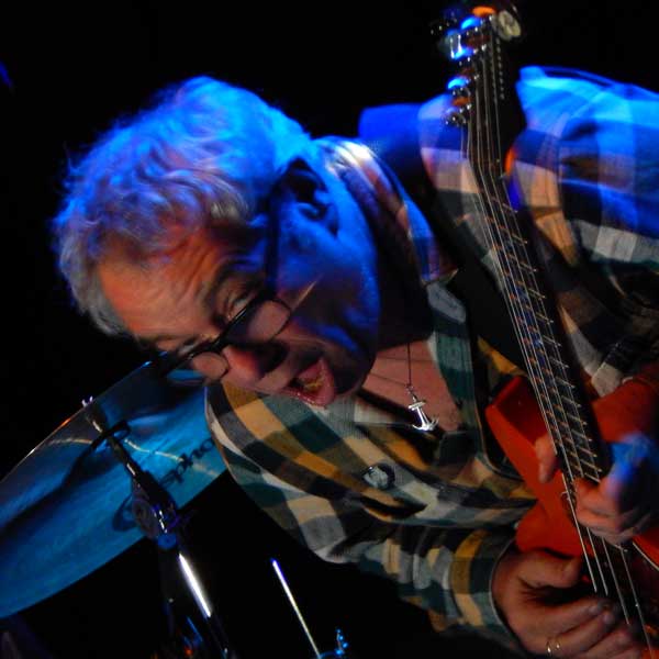 mike watt at fluc in vienna, austria on october 21, 2016. photo by hiyori minato