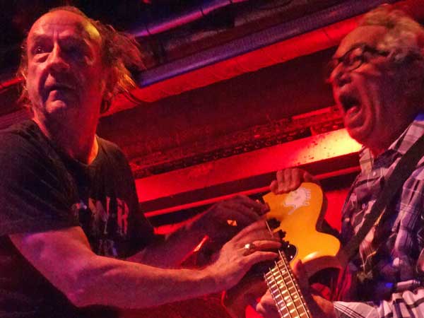 david yow + mike watt (l to r) at chelsea in vienna, austria on august 13, 2019. photo by hiyori minato