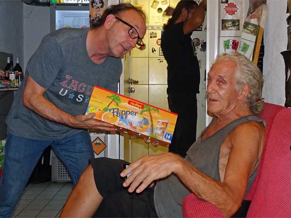 david yow + ted falconi (l to r) backstage at alt hackerei in karlsruhe, germany on august 9, 2019