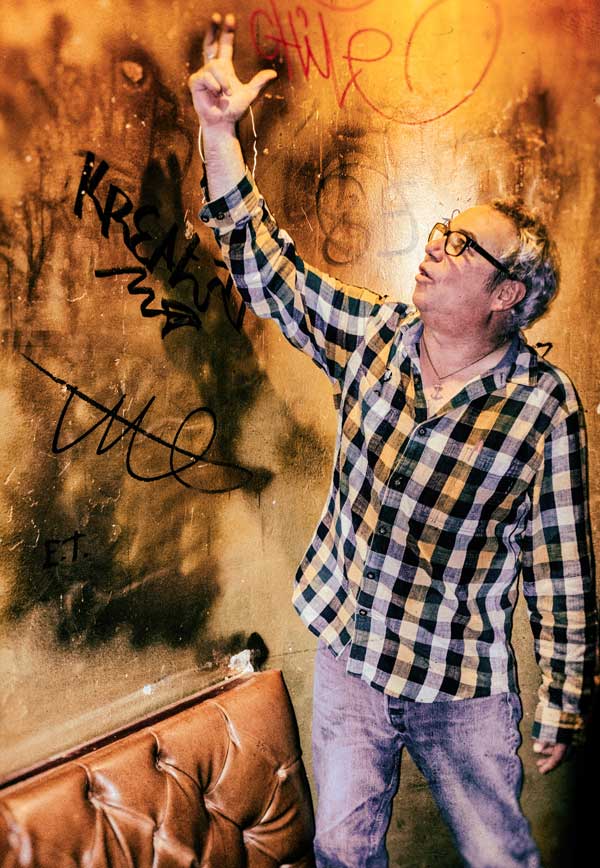 mike watt at king georg (backstage) in cologne, germany on october 28, 2016 - photo by martin styblo mike watt at king georg (backstage) in cologne, germany on october 28, 2016 - photo by martin styblo