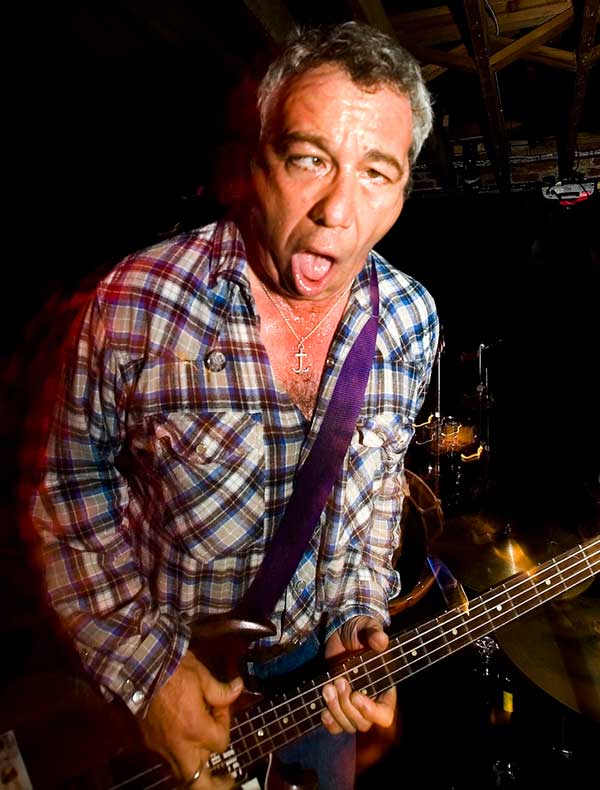 mike watt at winston's in ocean beach, ca on january 8, 2008 - photo by chad kelco