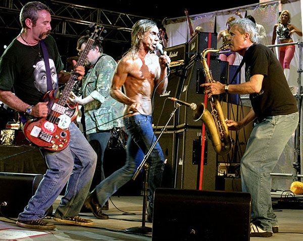 mike watt w/the stooges on randall's island, ny on august 14, 2004 - photo by peter whitfield mike watt w/the stooges on randall's island, ny on august 14, 2004 - photo by peter whitfield