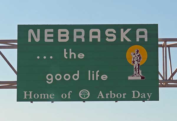 crossing the missouri river from council bluffs, ia into omaha, ne via the I-80 on september 28, 2023