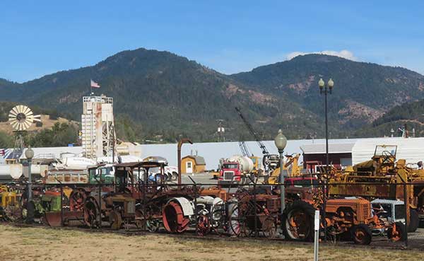 stuff between grants pass and cave junction on september 12, 2023