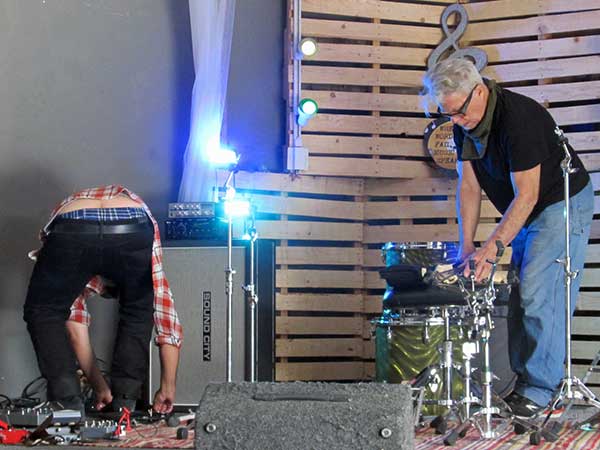 mike baggetta + stephen hodges setting up at the backstage in bakersfield, ca