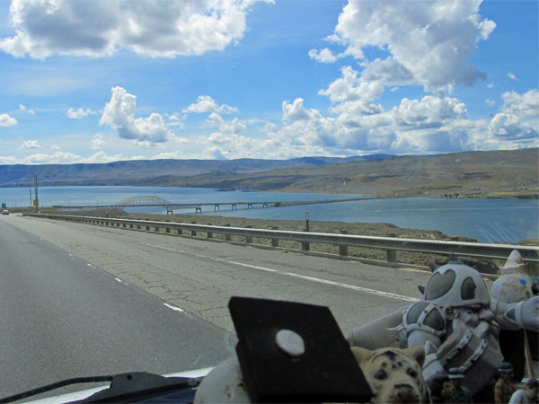 vantage bridge across the columbia river