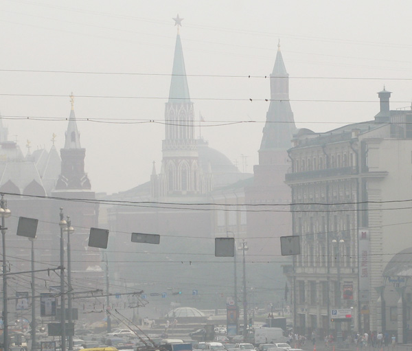 kremlin in moscow choking in smoke from wildfires on aug 4, 2010