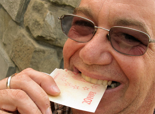 mike watt in st julien en genevois, france on july 30, 2011