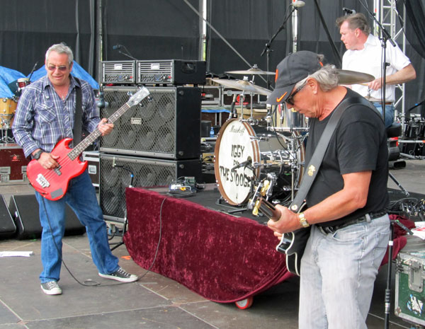 stooges soundcheck in seville, spain on may 19, 2012 - photo by andrew burns