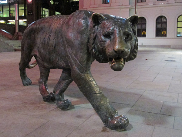 statue of tiger by elena engelsen in oslo, norway