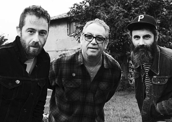 il sogno del marinaio in 2017 (l to r) stefano pilia, mike watt + paolo mongardi