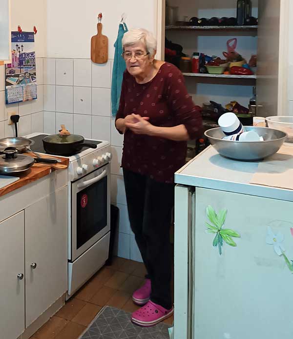paolo mongardi's photo of alesksandar and his ma's pad in beograd, serbia