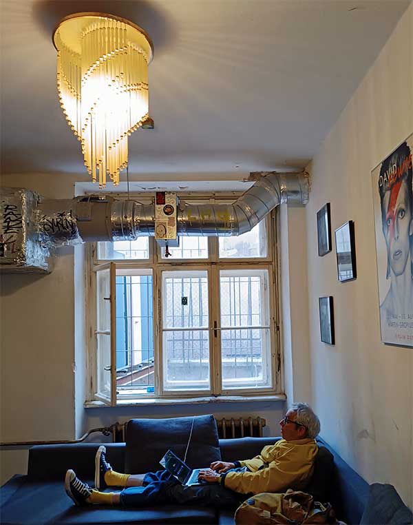 paolo mongardi's photo of watt chimping diary back stage at 'kabinet muz' in brno, czechia