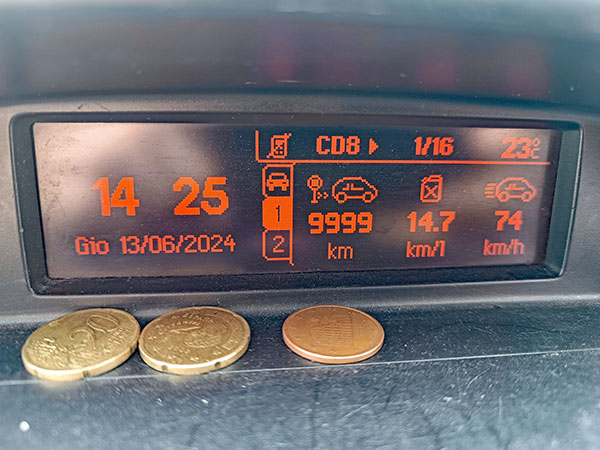 paolo mongardi's photo of his fiat sucdo's oddometer in paris, france
