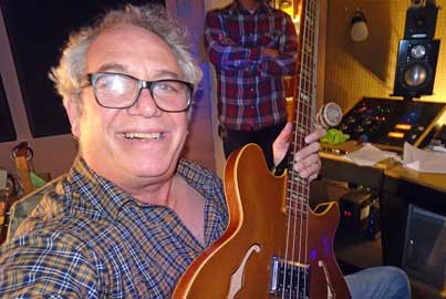 mike watt recording tribute piece for glenn branca w/il sogno del marinaio at casa hanzo in san pedro, ca on janaury 16, 2019